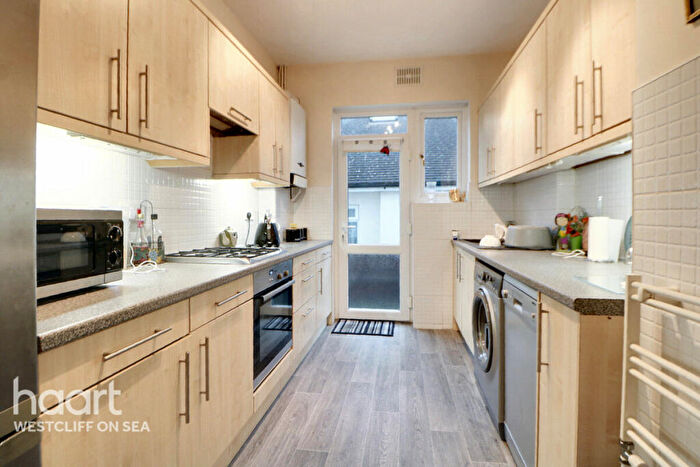3 Bedroom Bungalow For Sale In Dulverton Avenue, Westcliff-On-Sea, SS0