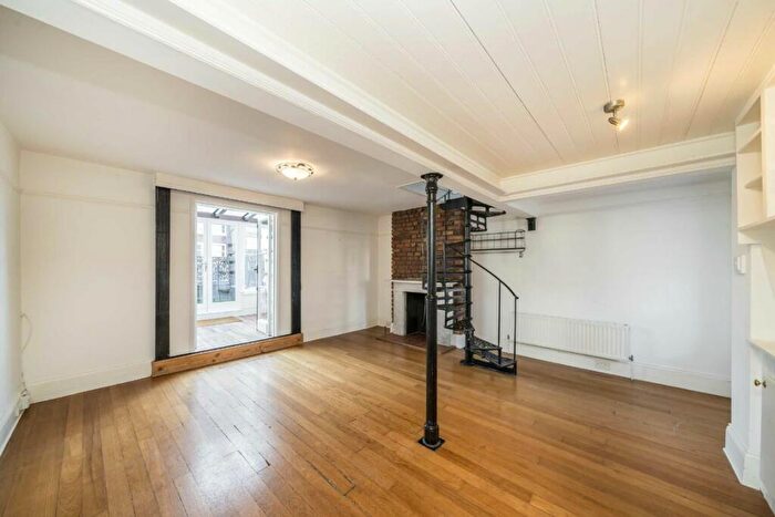 2 Bedroom Flat To Rent In Choumert Road, Peckham, SE15