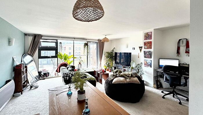 2 Bedroom Flat To Rent In Deanery Road, Bristol, BS1