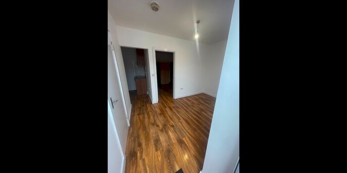 1 Bedroom Flat To Rent In Bankside Road, Southall, UB1