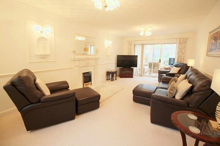 4 Bedroom Detached House For Sale In Bronheulwen, Porth, Rhondda, Cynon, Taff. CF39
