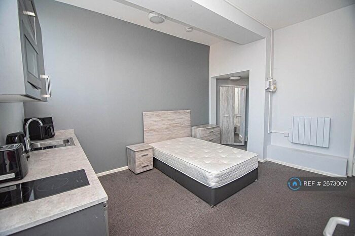 1 Bedroom Flat To Rent In Common Stile Road, Huddersfield, HD4