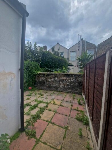 3 Bedroom Town House To Rent In Garfield Road, London, E13