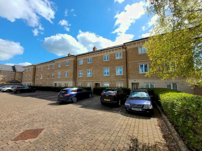 2 Bedroom Flat To Rent In Beech Lane, Carterton, OX18