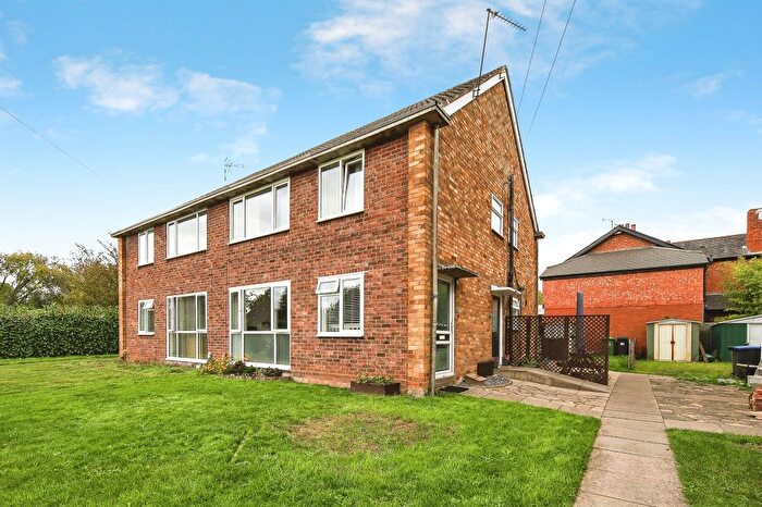 2 Bedroom Maisonette For Sale In Denton Close, Kenilworth, CV8