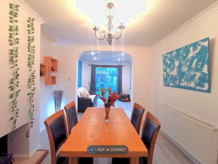 2 Bedroom Maisonette To Rent In Redfern Avenue, Whitton, TW4