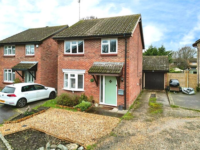 3 Bedroom Link Detached House For Sale In Blackcap Place, College Town, Sandhurst, Berkshire, GU47