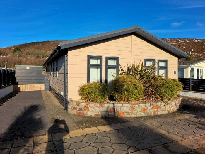 3 Bedroom Lodge For Sale In The Warren Resort And Spa, LL53