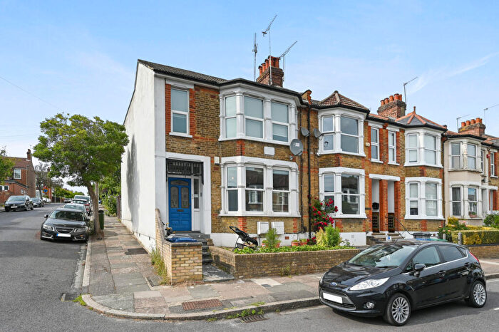2 Bedroom Flat For Sale In London, N3