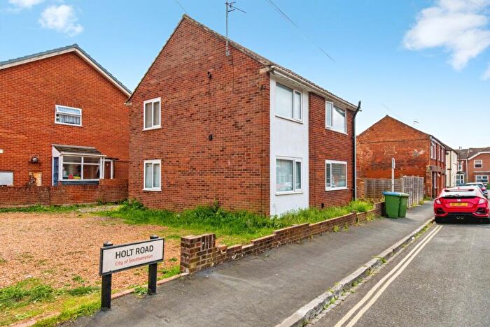 3 Bedroom Flat For Sale In Holt Road, Southampton, Hampshire, SO15