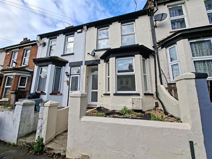 3 Bedroom Terraced House For Sale In Cecil Avenue, Rochester, ME2