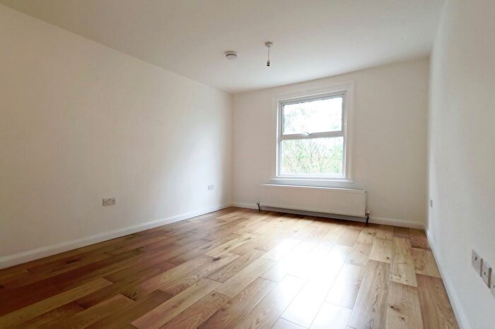 Studio To Rent In Lordship Lane, East Dulwich, London, SE22