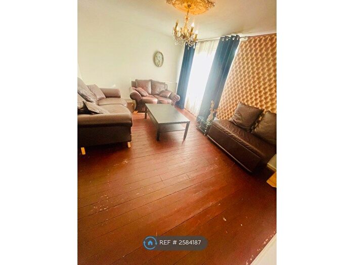 2 Bedroom Flat To Rent In Marchant Street, London, SE14