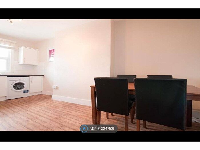 1 Bedroom Flat To Rent In Stoke Newington Road, London, N16