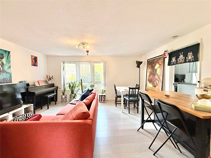 2 Bedroom Flat To Rent In Ferry Street, Island Gardens, E14