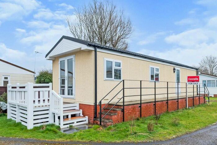 2 Bedroom Park Home For Sale In Thameside Court, Northmoor, Witney, OX29