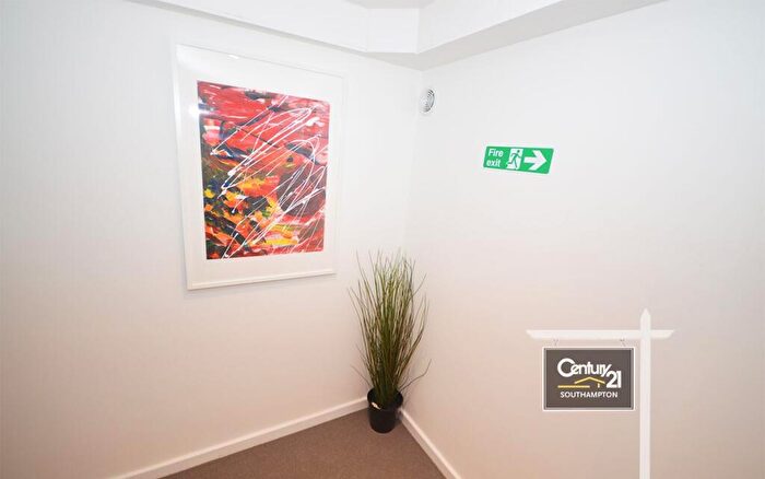 2 Bedroom Apartment To Rent In |Ref: |, East Street, Southampton, SO14