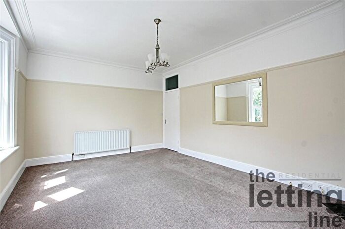 2 Bedroom Apartment To Rent In Windmill Hill, Enfield, Middlesex, EN2