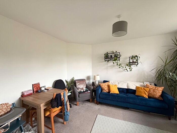 2 Bedroom Flat To Rent In Surbiton Hill Park, Surbiton, KT5