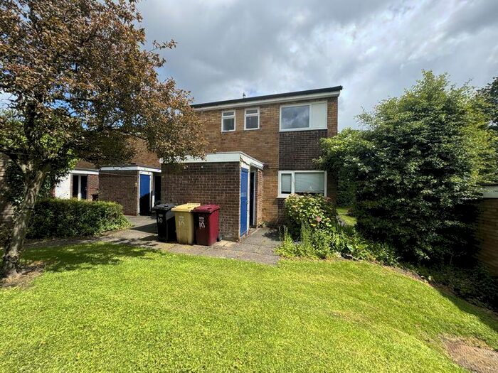 3 Bedroom Semi-Detached House To Rent In Darbyshire Close, Heaton, BL1