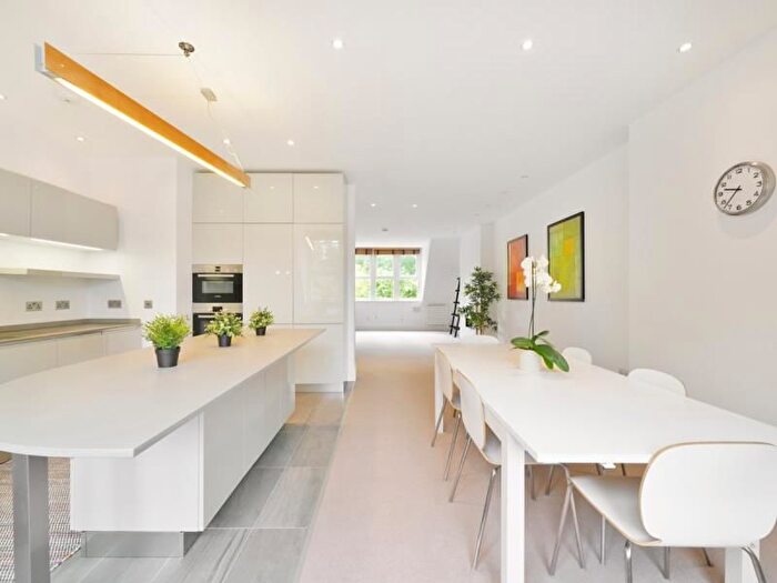 3 Bedroom Flat To Rent In Heath Drive, Hampstead, London, NW3