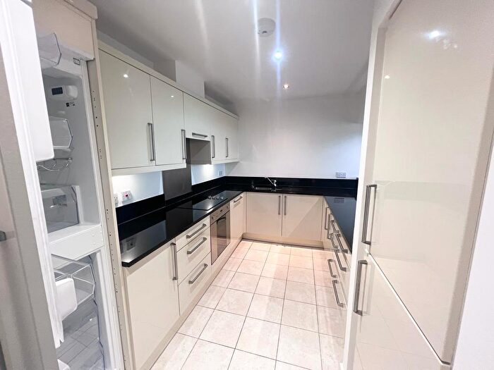 3 Bedroom Apartment To Rent In River Crescent, Waterside Way, NG2