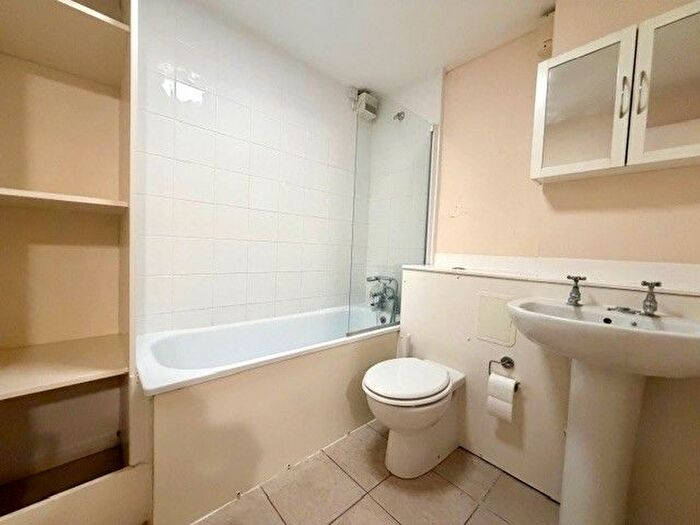 2 Bedroom Flat To Rent In Cockcroft Place, Cambridge, CB3