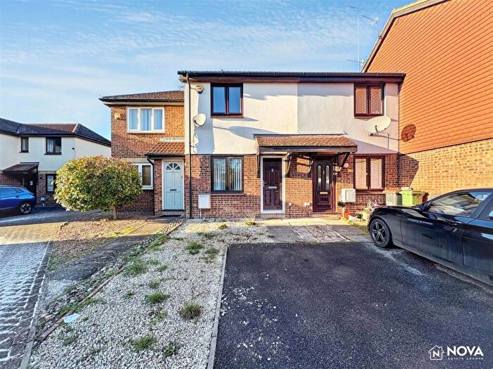 2 Bedroom Terraced House To Rent In Elveden Close, Luton, LU2