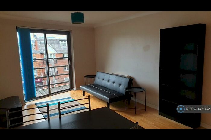 2 Bedroom Flat To Rent In Jubilee Square, Reading, RG1