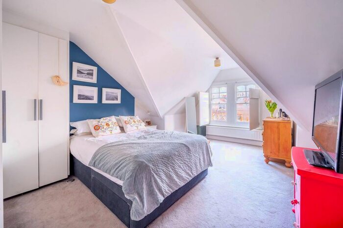 2 Bedroom Flat To Rent In Ritherdon Road, Balham, London, SW17