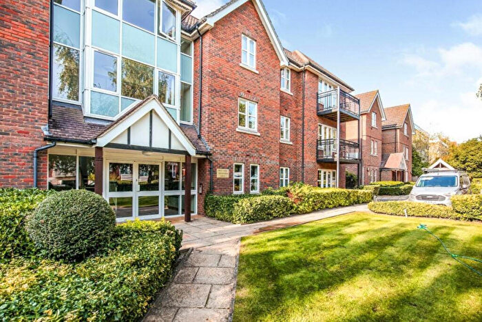 2 Bedroom Apartment To Rent In Beckenham Grove, Bromley, BR2