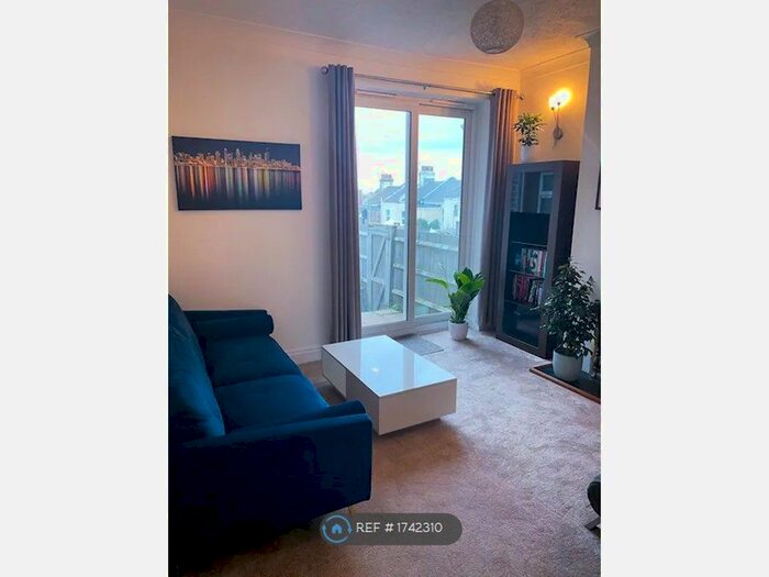 2 Bedroom Flat To Rent In Shanklin Road, Brighton, BN2