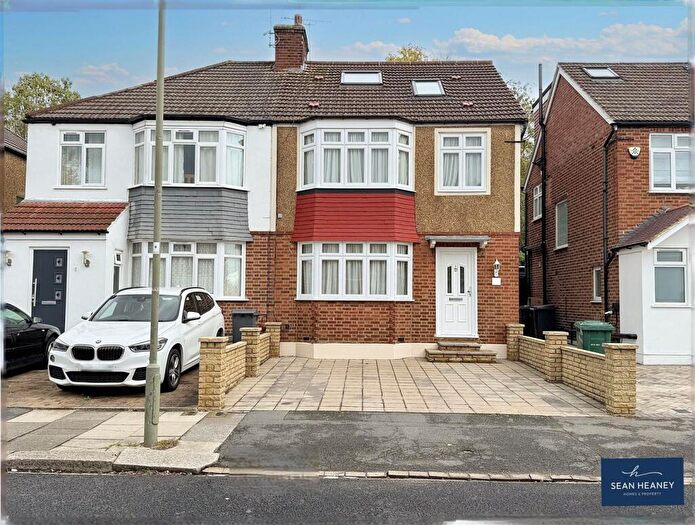 4 Bedroom Semi Detached House For Sale In Fairfield Way, Barnet, EN5