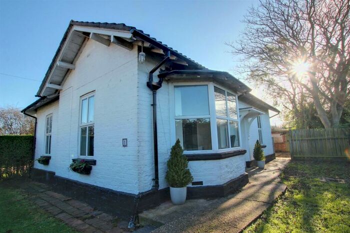 2 Bedroom Detached House For Sale In Arram Green, Arram, Beverley, HU17