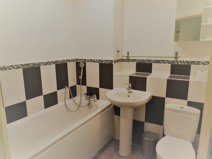 2 Bedroom Flat To Rent In Whitley Rise, Reading, RG2