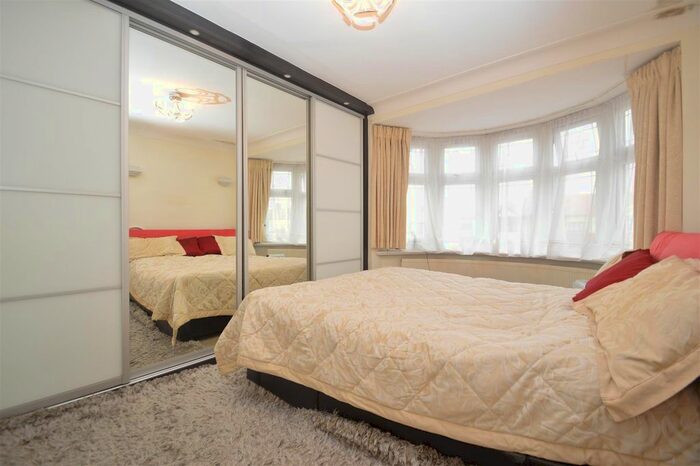 3 Bedroom Terraced House For Sale In Eastern Avenue, Redbridge, IG4