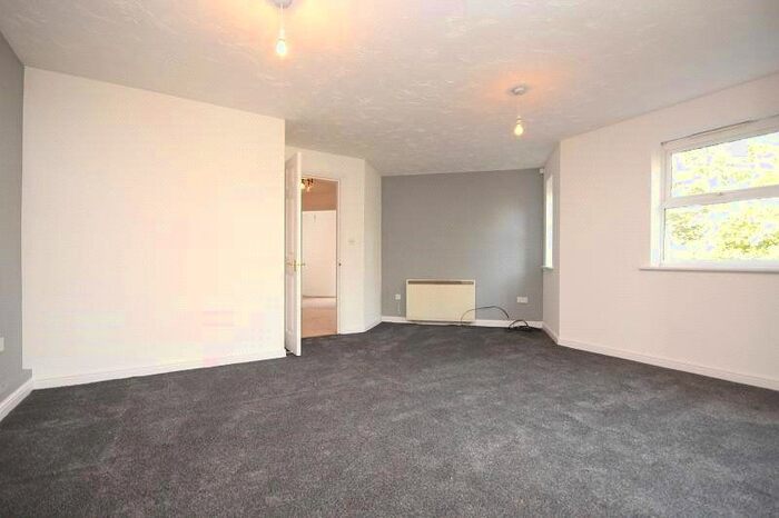 2 Bedroom Flat To Rent In Foxglove Road, Rush Green, Romford, RM7