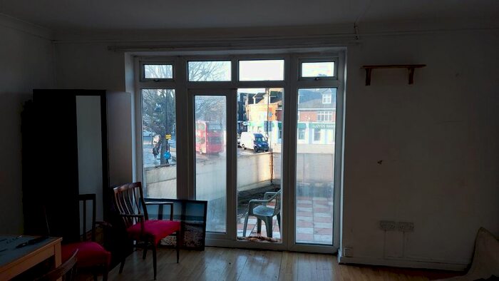 3 Bedroom Flat To Rent In Coldharbour Lane, Hayes UB3