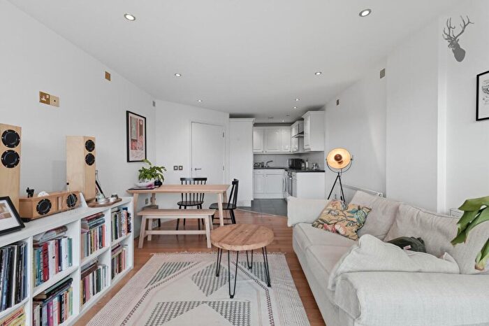 2 Bedroom Apartment For Sale In Globe Road, Stepney Green, E1