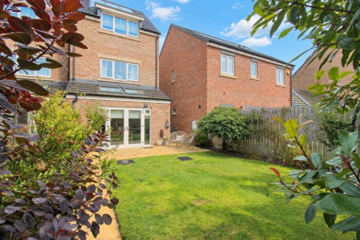 4 Bedroom End Of Terrace House For Sale In Whitworth Park Drive, Elba Park, Houghton Le Spring, DH4