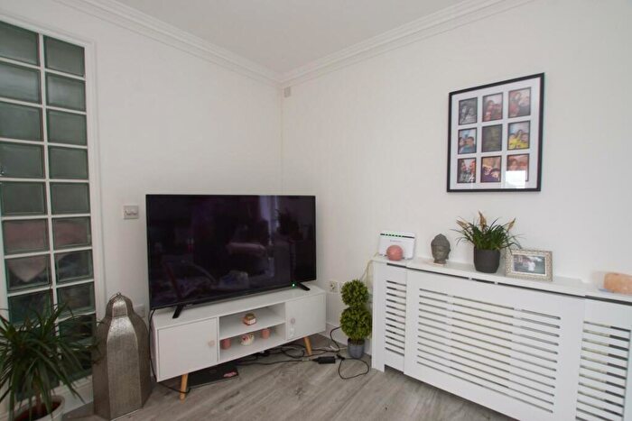 2 Bedroom Flat For Sale In Daytona Quay, Eastbourne, BN23