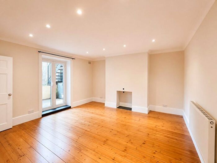 2 Bedroom Flat To Rent In Thicket Road, Anerley, London, SE20