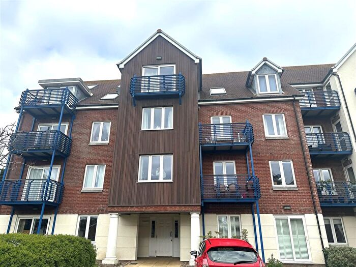 2 Bedroom Flat For Sale In Corscombe Close, Weymouth, DT4