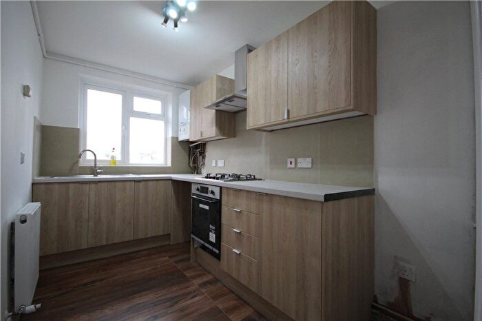 2 Bedroom Flat To Rent In Bensham Manor Road, Thornton Heath, CR7