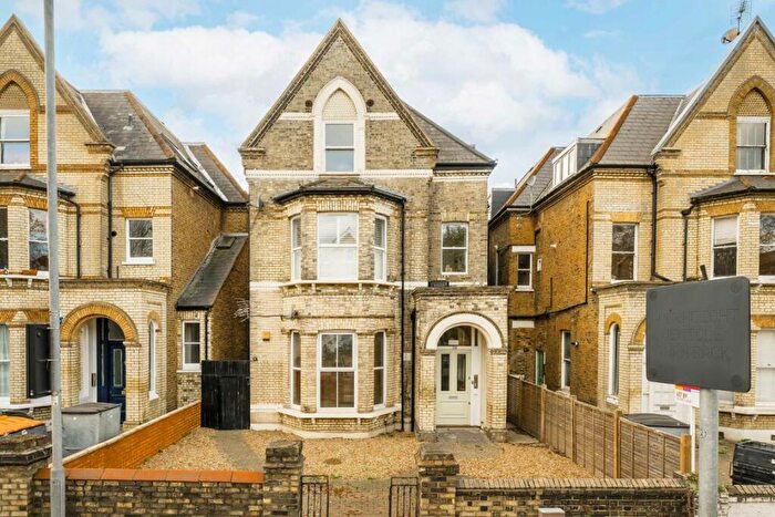 2 Bedroom Flat To Rent In Bedford Hill, Balham, SW12