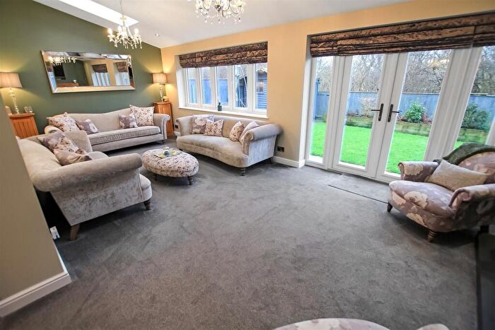 4 Bedroom Detached House For Sale In Windsor Close, Woodham, DL5