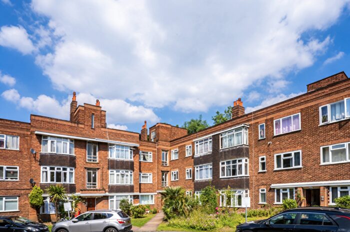 1 Bedroom Flat To Rent In Melbourne Court, SE20