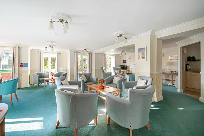 1 Bedroom Flat For Sale In Limpsfield Road, Warlingham, CR6