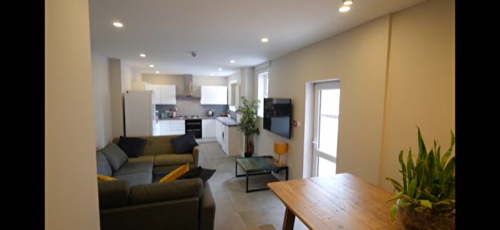 9 Bedroom Terraced House To Rent In Edenhall Avenue, Manchester, Greater Manchester, M19