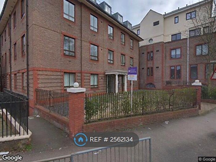 2 Bedroom Flat To Rent In South Street, Epsom, KT18